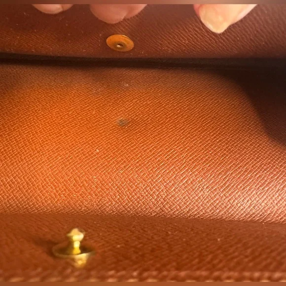 Louis Vuitton Portefeuille International Monogram
Wallet - Picture 9 of 10